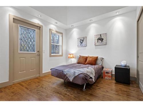 615 23 Avenue Sw, Calgary, AB - Indoor Photo Showing Bedroom