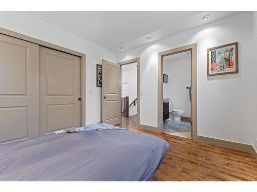 615 23 Avenue Sw, Calgary, AB - Indoor Photo Showing Bedroom