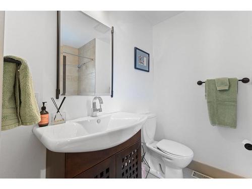 615 23 Avenue Sw, Calgary, AB - Indoor Photo Showing Bathroom