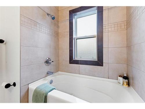 615 23 Avenue Sw, Calgary, AB - Indoor Photo Showing Bathroom