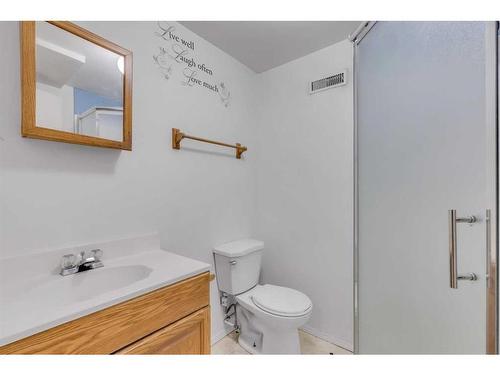 12 Penswood Place Se, Calgary, AB - Indoor Photo Showing Bathroom