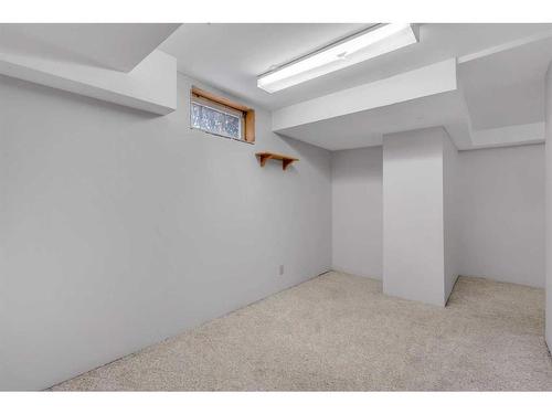 12 Penswood Place Se, Calgary, AB - Indoor Photo Showing Other Room