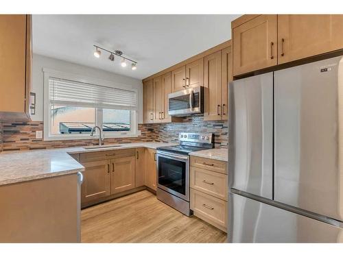 12 Penswood Place Se, Calgary, AB - Indoor Photo Showing Kitchen With Stainless Steel Kitchen