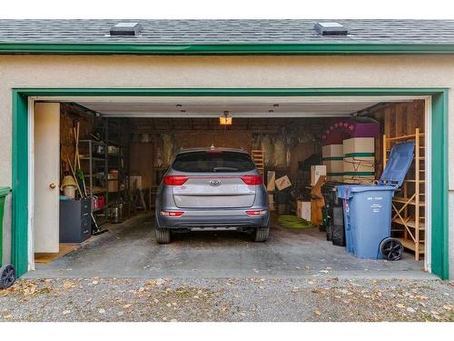 1911 11 Street Sw, Calgary, AB - Indoor Photo Showing Garage