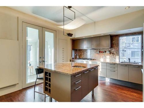 1911 11 Street Sw, Calgary, AB - Indoor Photo Showing Kitchen