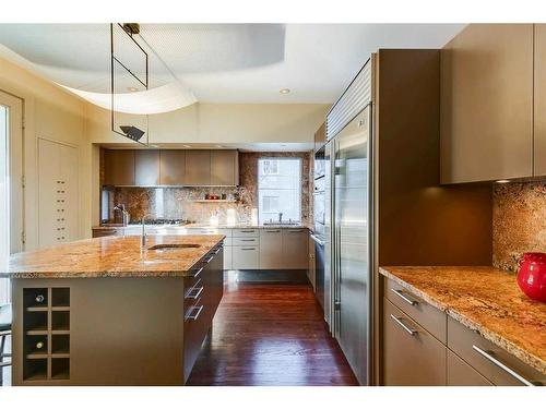 1911 11 Street Sw, Calgary, AB - Indoor Photo Showing Kitchen With Upgraded Kitchen