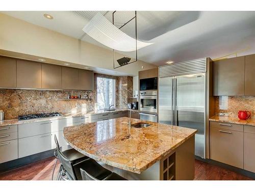 1911 11 Street Sw, Calgary, AB - Indoor Photo Showing Kitchen With Stainless Steel Kitchen With Upgraded Kitchen