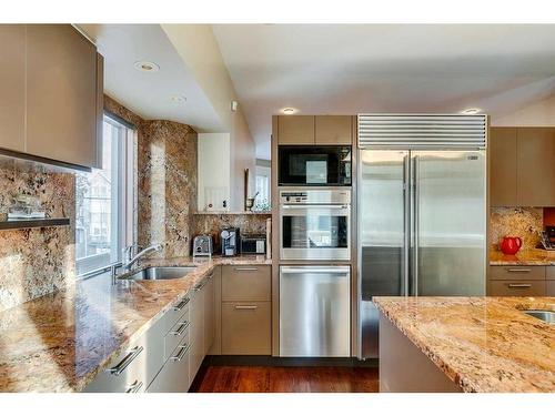 1911 11 Street Sw, Calgary, AB - Indoor Photo Showing Kitchen With Stainless Steel Kitchen With Upgraded Kitchen