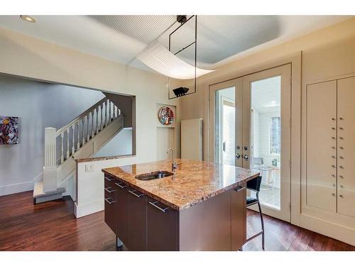 1911 11 Street Sw, Calgary, AB - Indoor Photo Showing Kitchen