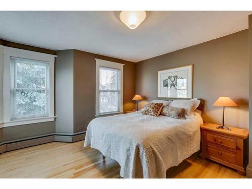 1911 11 Street Sw, Calgary, AB - Indoor Photo Showing Bedroom