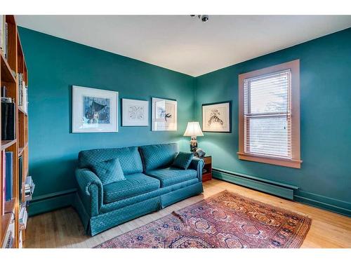 1911 11 Street Sw, Calgary, AB - Indoor Photo Showing Living Room