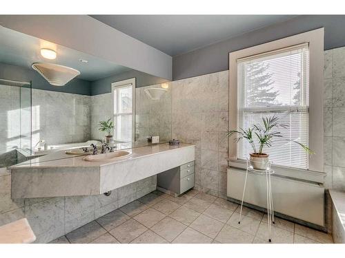 1911 11 Street Sw, Calgary, AB - Indoor Photo Showing Bathroom