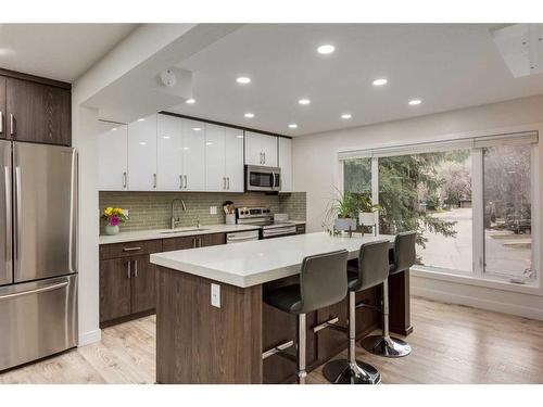 3920 Point Mckay Road Nw, Calgary, AB - Indoor Photo Showing Kitchen With Upgraded Kitchen