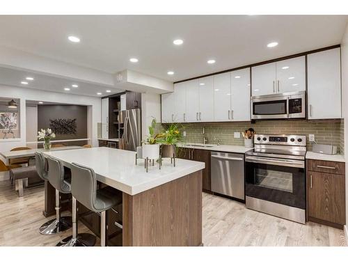 3920 Point Mckay Road Nw, Calgary, AB - Indoor Photo Showing Kitchen With Upgraded Kitchen