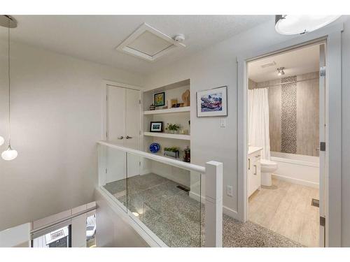 3920 Point Mckay Road Nw, Calgary, AB - Indoor Photo Showing Bathroom