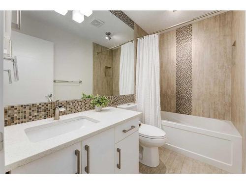 3920 Point Mckay Road Nw, Calgary, AB - Indoor Photo Showing Bathroom