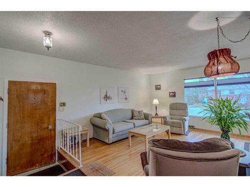 9131 Academy Drive Se, Calgary, AB - Indoor Photo Showing Living Room