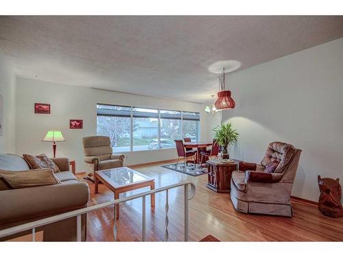 9131 Academy Drive Se, Calgary, AB - Indoor Photo Showing Living Room