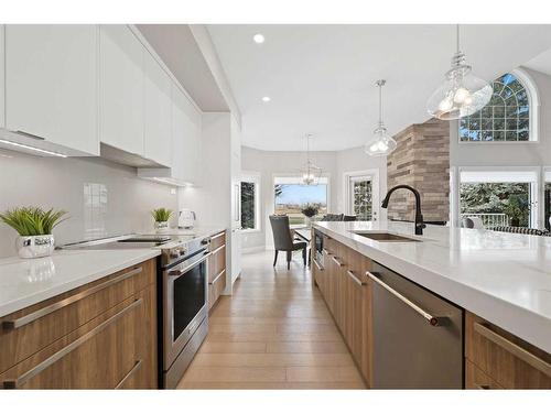 27 Meadow Pointe Drive, Heritage Pointe, AB - Indoor Photo Showing Kitchen With Upgraded Kitchen