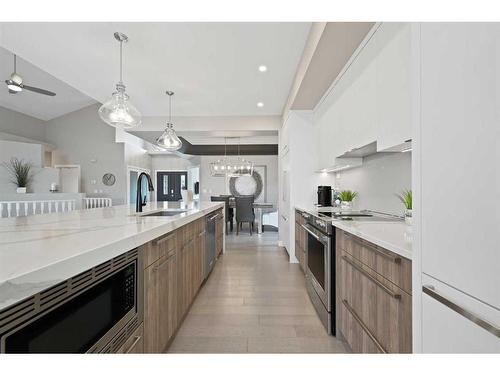 27 Meadow Pointe Drive, Heritage Pointe, AB - Indoor Photo Showing Kitchen With Upgraded Kitchen