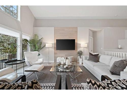 27 Meadow Pointe Drive, Heritage Pointe, AB - Indoor Photo Showing Living Room