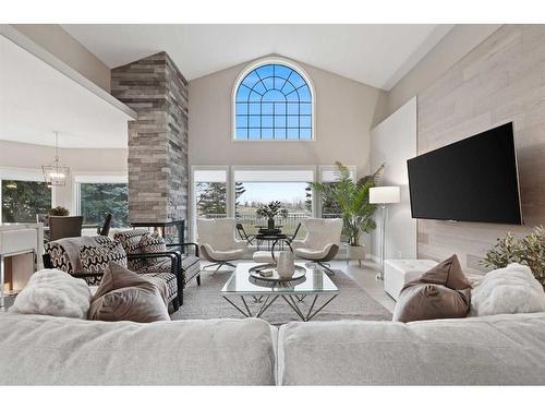 27 Meadow Pointe Drive, Heritage Pointe, AB - Indoor Photo Showing Living Room