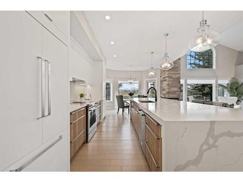 27 Meadow Pointe Drive, Heritage Pointe, AB - Indoor Photo Showing Kitchen With Upgraded Kitchen