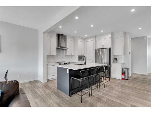 12 Rowley Terrace Nw, Calgary, AB - Indoor Photo Showing Kitchen