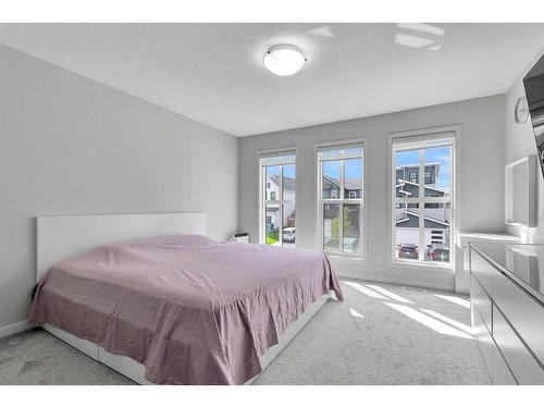 12 Rowley Terrace Nw, Calgary, AB - Indoor Photo Showing Bedroom