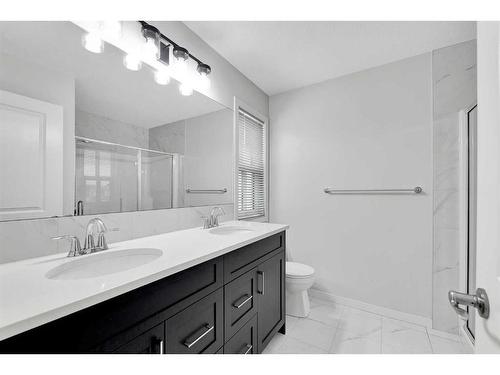 12 Rowley Terrace Nw, Calgary, AB - Indoor Photo Showing Bathroom