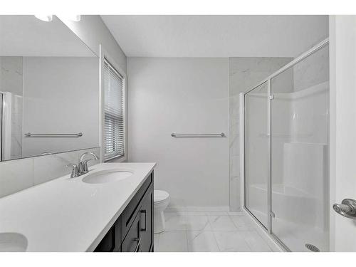 12 Rowley Terrace Nw, Calgary, AB - Indoor Photo Showing Bathroom