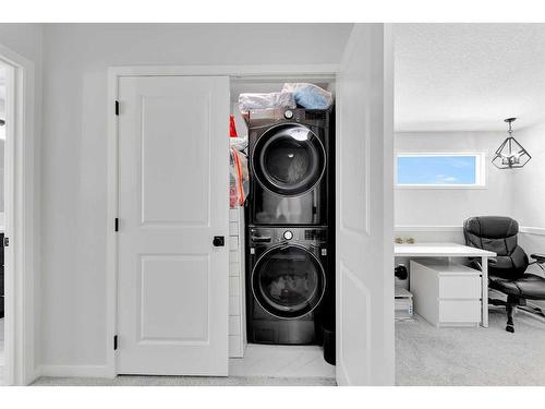 12 Rowley Terrace Nw, Calgary, AB - Indoor Photo Showing Laundry Room