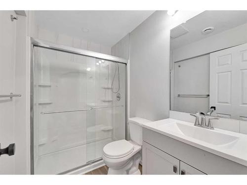 12 Rowley Terrace Nw, Calgary, AB - Indoor Photo Showing Bathroom