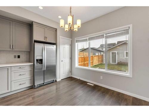 194 Masters Avenue Se, Calgary, AB - Indoor Photo Showing Kitchen