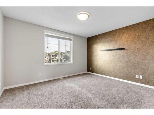 194 Masters Avenue Se, Calgary, AB - Indoor Photo Showing Other Room