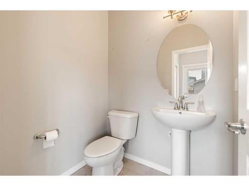 194 Masters Avenue Se, Calgary, AB - Indoor Photo Showing Bathroom