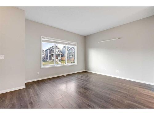 194 Masters Avenue Se, Calgary, AB - Indoor