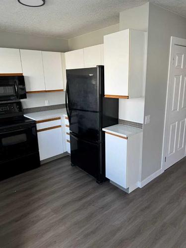 46 Martinridge Crescent Ne, Calgary, AB - Indoor Photo Showing Kitchen