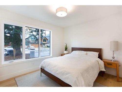 909B 9Th Street, Canmore, AB - Indoor Photo Showing Bedroom