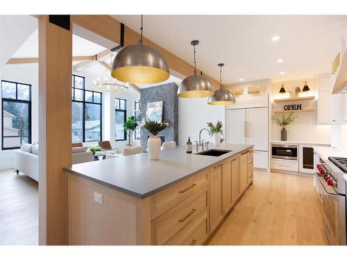 909B 9Th Street, Canmore, AB - Indoor Photo Showing Kitchen With Upgraded Kitchen