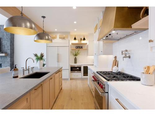 909B 9Th Street, Canmore, AB - Indoor Photo Showing Kitchen With Upgraded Kitchen