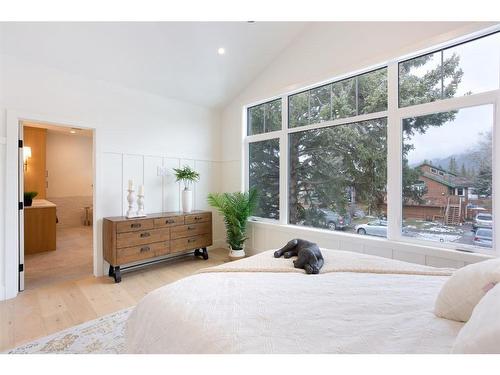 909B 9Th Street, Canmore, AB - Indoor Photo Showing Bedroom