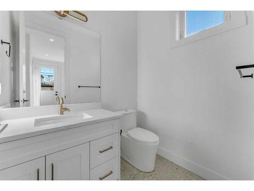 3537 40 Street Sw, Calgary, AB - Indoor Photo Showing Bathroom