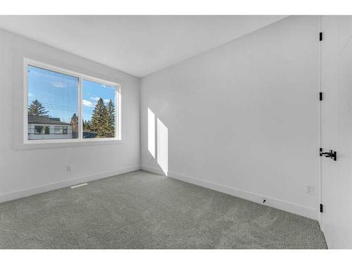 3537 40 Street Sw, Calgary, AB - Indoor Photo Showing Other Room