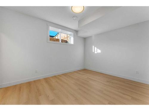 3537 40 Street Sw, Calgary, AB - Indoor Photo Showing Other Room