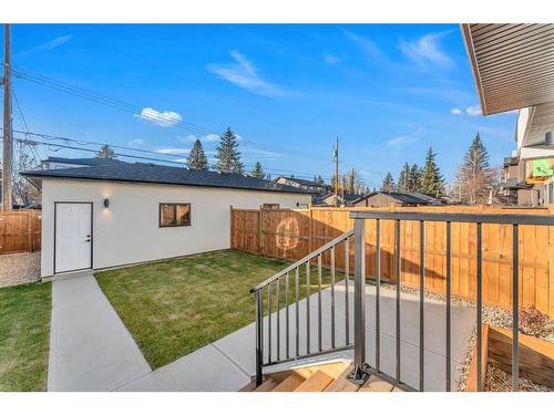 3537 40 Street Sw, Calgary, AB - Outdoor