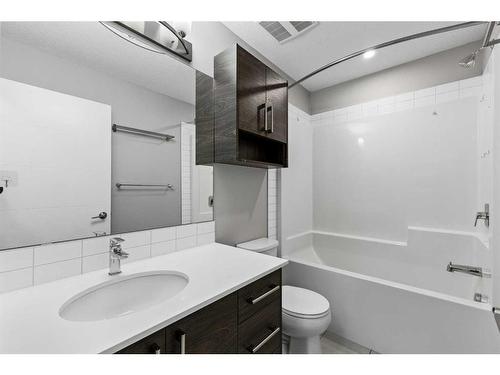 105-2231 Mahogany Boulevard Se, Calgary, AB - Indoor Photo Showing Bathroom