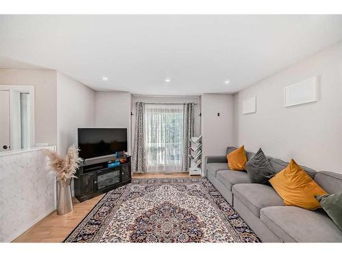 91 Arbour Meadows Close Nw, Calgary, AB - Indoor Photo Showing Living Room