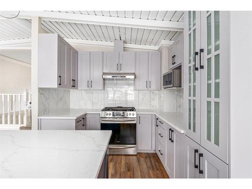 124 4 Avenue Nw, Airdrie, AB - Indoor Photo Showing Kitchen With Upgraded Kitchen