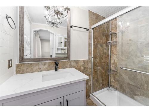 124 4 Avenue Nw, Airdrie, AB - Indoor Photo Showing Bathroom